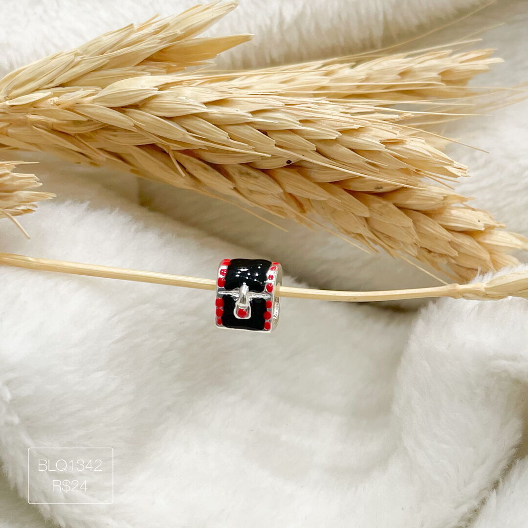 Berloque Baú Preto c/ Vermelho Passador Esmaltado Prateado